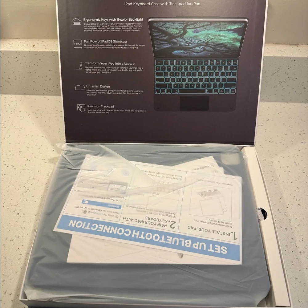 typecase EDGE iPad keyboard case w/ Trackpad - BRAND NEW